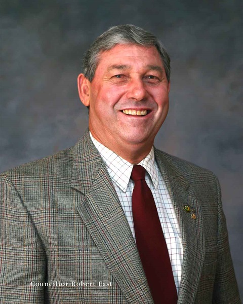 Portrait photo of Councillor Robert East
