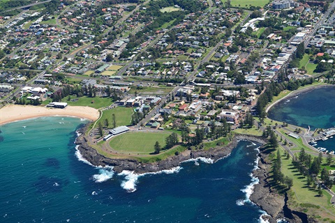 Aerial photographic image of Kiama, specifically looking about the Kiama Showgrounds and harbour